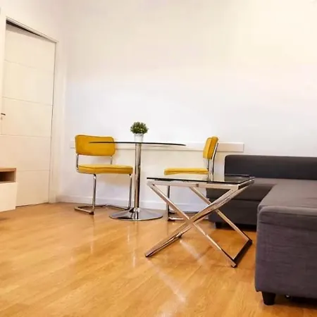 Gleaming & Well Located In Center Apartment Malaga